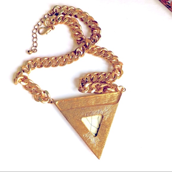 Statement necklace gold and marble pendant - Picture 4 of 6